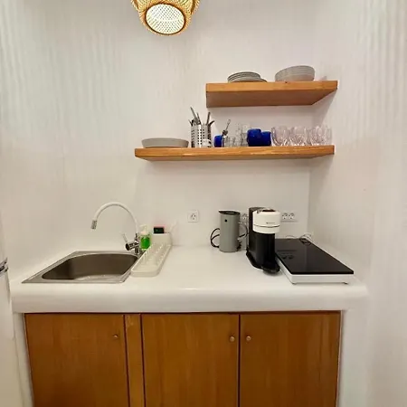 Elenitas Studio, Steps To The Windmills, Fabrika & Little Venice