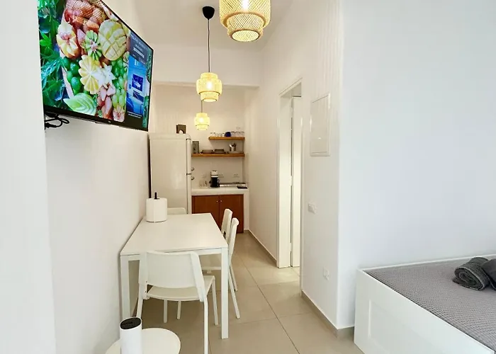 Elenitas Studio, Steps To The Windmills, Fabrika & Little Venice