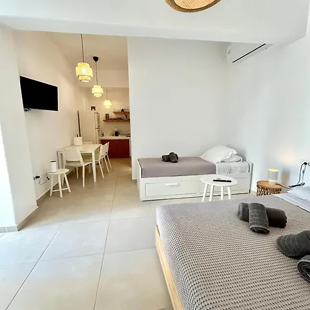 Elenitas Studio, Steps To The Windmills, Fabrika & Little Venice بيت للعطل *