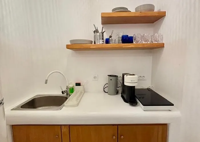 Elenitas Studio, Steps To The Windmills, Fabrika & Little Venice